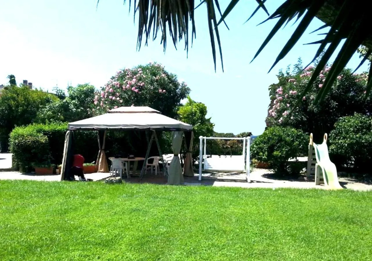 Garden Basement - Seminterrato - Fiumicino Airport Apartment Italy