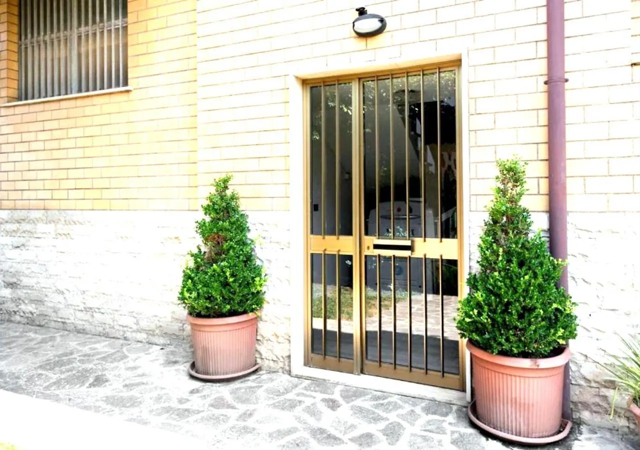 Garden Basement - Seminterrato - Fiumicino Airport Apartment
