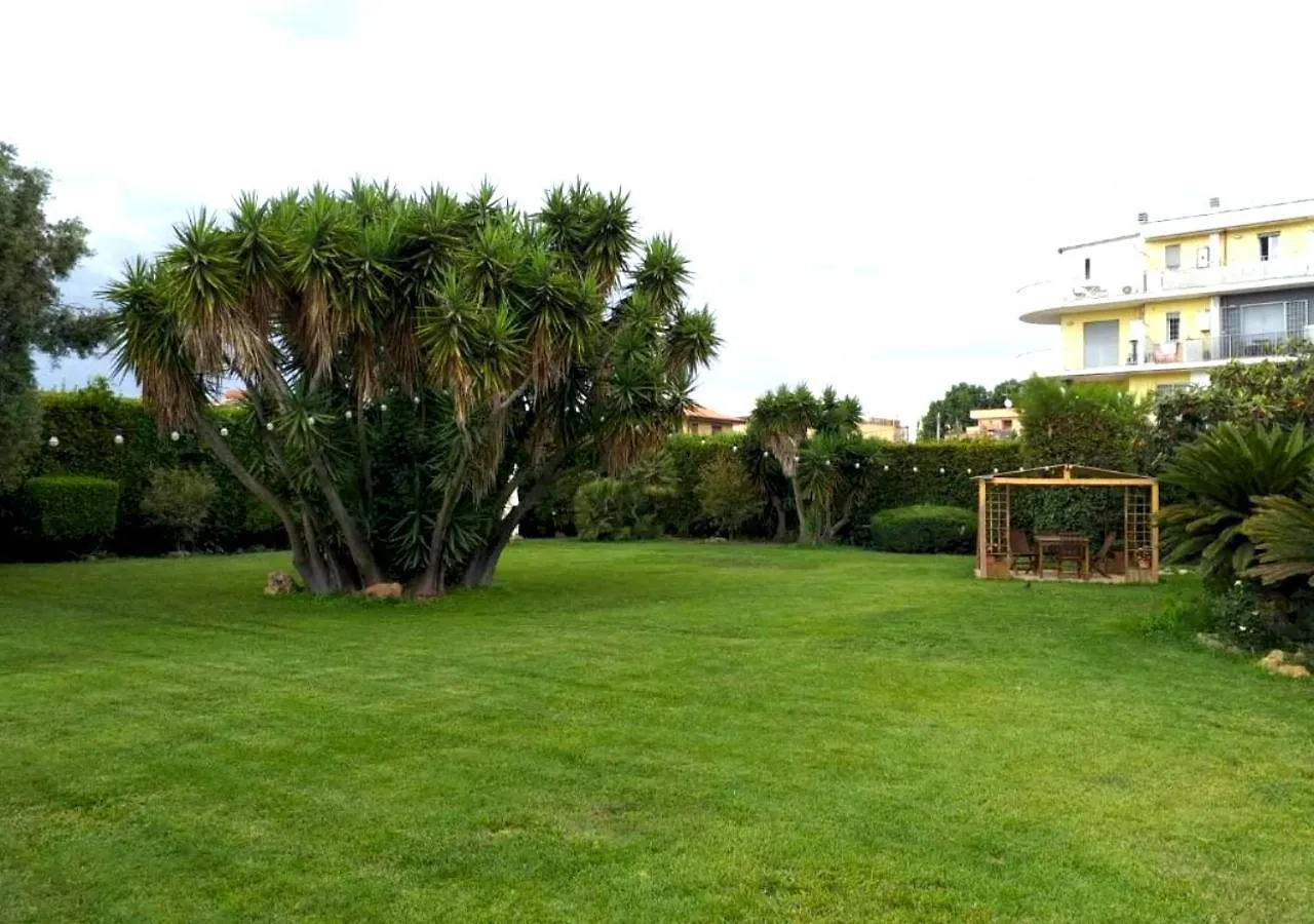Garden Basement - Seminterrato - Fiumicino Airport Apartment