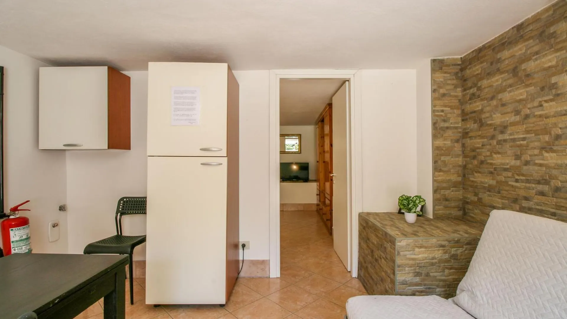 Garden Basement - Seminterrato - Fiumicino Airport Apartment