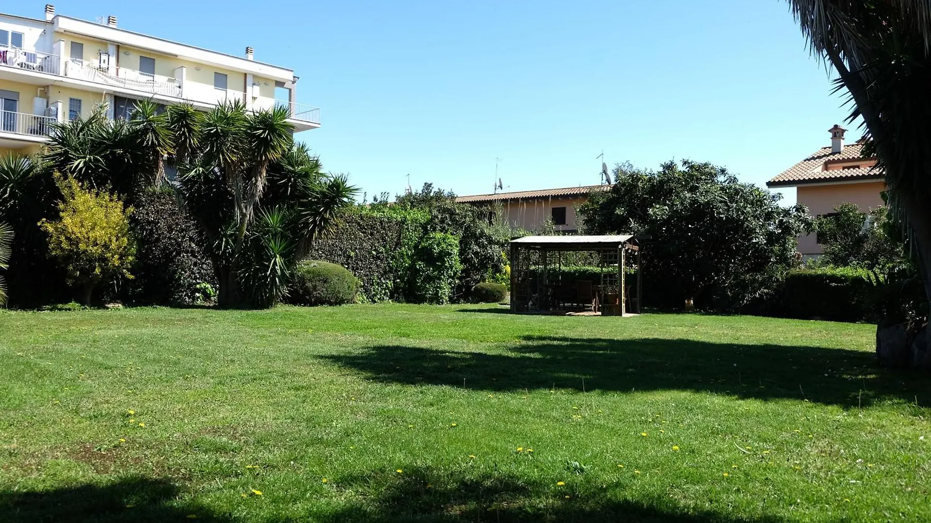 Garden Basement - Seminterrato - Fiumicino Airport Apartment